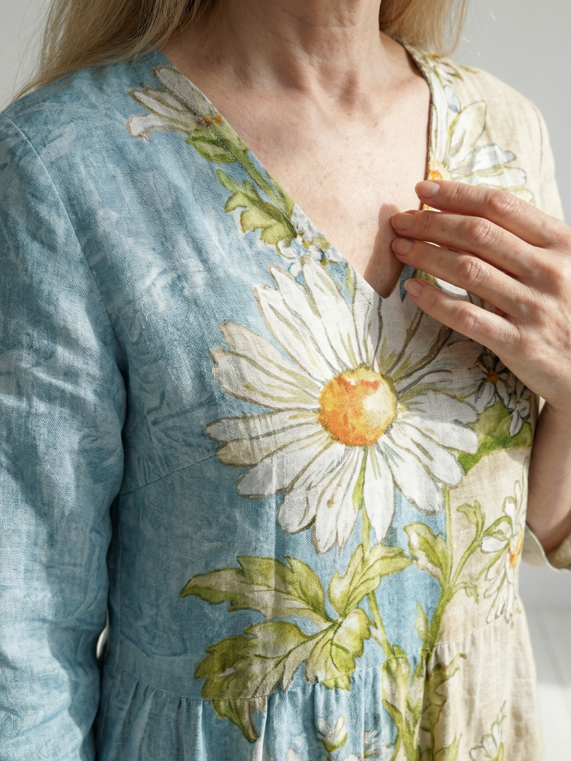 Elliot | Floral Midi Dress with Light Daisy Print