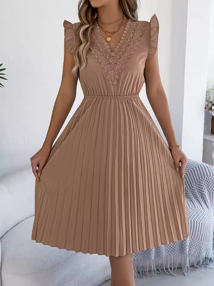 Chloe – Casual V-Neck Maxi Dress with Lace Detail